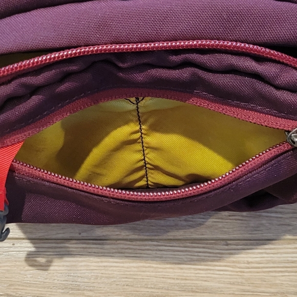 Burgundy Mountainsmith Vibe Lumbar Pack - Picture 4 of 4